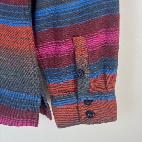 NWT Patagonia Long-Sleeved Fjord Flannel Shirt Aztec Print Sz 6 Womens - Picture 9 of 11